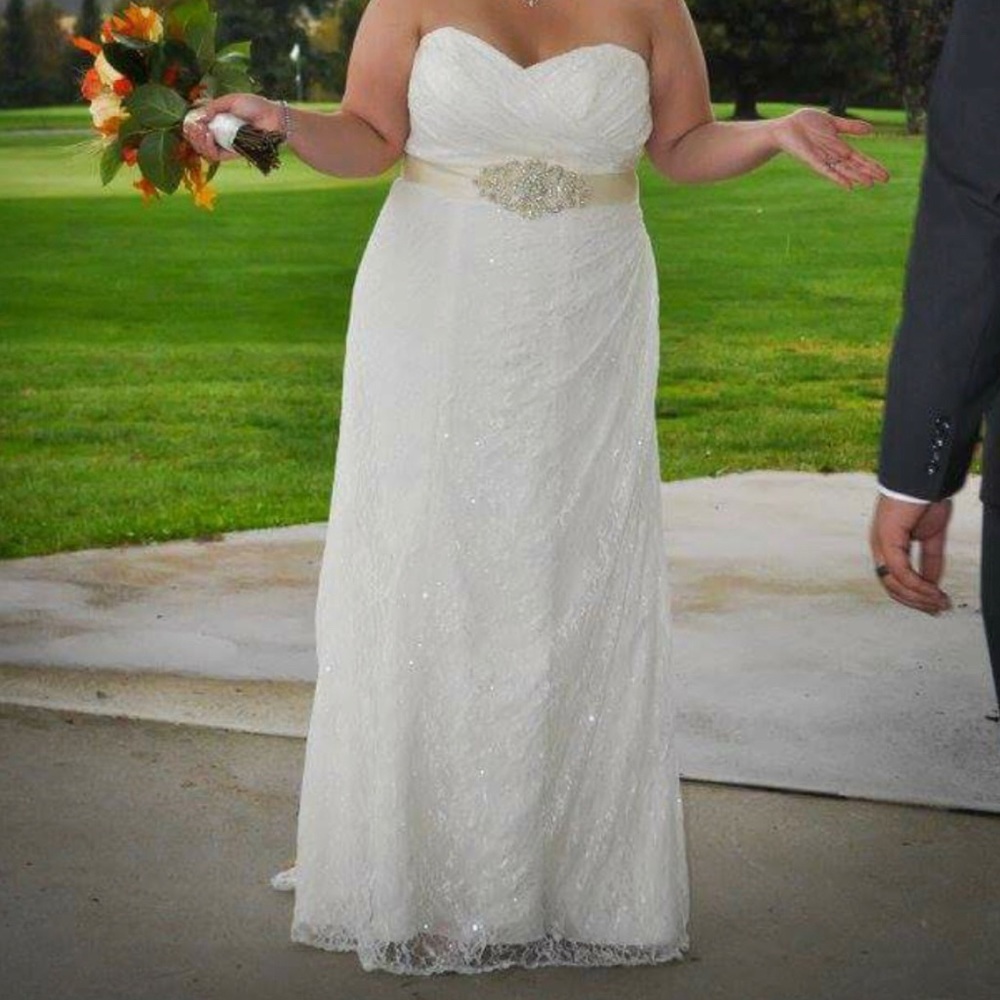 Ivory Lace A-line Wedding Dress